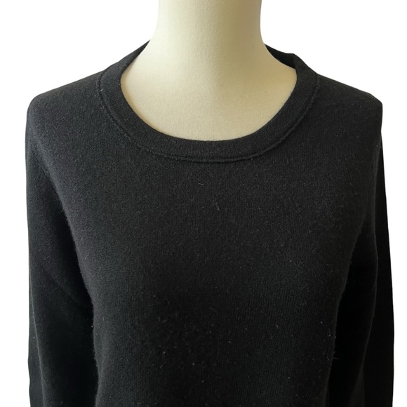 J CREW ITALIAN CASHMERE SWEATER CLASSIC PREPPY MINIMALIST LUXURY CHIC BLACK M - Picture 2 of 12